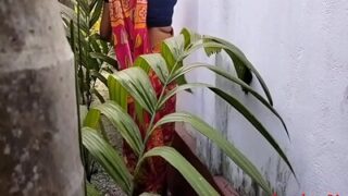 Ibu Tamil Horny Ngocok Kontol Muda Di Kebunnya.