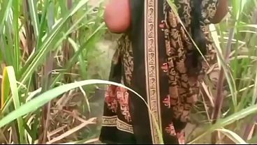 Ibu Dan Anak Tiri Ngewe Di Luar Rumah Kampung