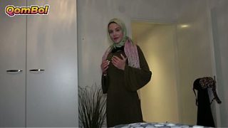 Mau Ngewe Sama Kakak Tiri Berhijab Sebelum Ortu Pulang