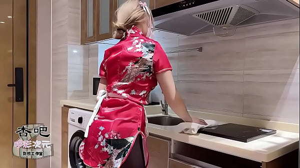 中华娘cos太骚，直接让我硬到想干她一炮