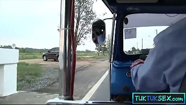 Ibu-ibu Thailand Nakal Dipanggil Dari Pinggir Jalan, Langsung Dibawa Naik Motor Buat Jalan-jalan Panas.