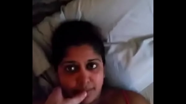 Wanita India Yang Bikin Meleleh, Siap Menggoda Dengan Tubuh Seksi Dan Tatapan Nakal.