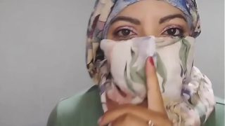 Istri Hijab Arab Masturabtes Diam-diam Crot Sampe Muncrat Deras Di Niqab Pas Suami Lagi Pergi.