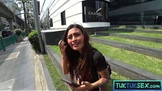 Montok Mungil, Ibu Thai Seksi Liar Ngewe Hot Sama Bule.