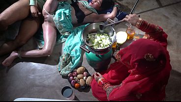Ibu Tiri Dapur Xxx, Dapur India, Mami Tiri Desi Dalam Bahasa Hindi, Mami Tiri Desi Yang Bikin Ngilu
