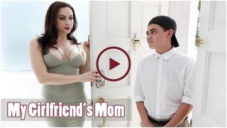 Ibu Tiri Seksi Chanel Preston Ngewe Pacar Anak Perempuannya Di Kamar.