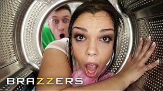 Tonton! Brazzers – Cewek-cewek Macet Situasi, Berujung Nge-seks Brutal Bareng Bintang Paling Panas Di Brazzers!