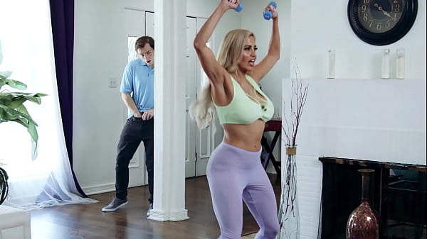 Ngintipin Mami Tiri Latin Lagi Gym, Badan Montok Gerah Bikin Ngilu