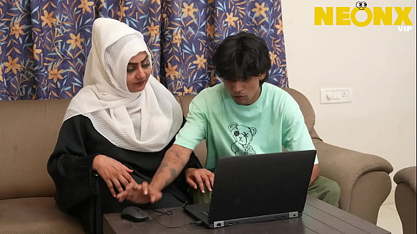Hijab Cewek Ketahuan Bokep Sama Kakak Tiri Lagi Mainin Diri Sendiri