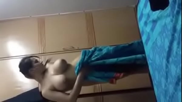 Bhabhi Abhi Abhi Mandi Se Nikli, Badan Se Tapakta Paani Aur Gila Kapda Dekh Ke Mera Mann Machal Gaya.