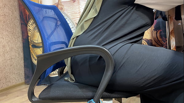 Wanita Arab Berhijab Mainin Klitorisnya Lewat Celana Dalam Sambil Kerja, Bikin Basah Di Tempat Kerja.