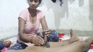 Bhabhi Minyak-in Kontol Adik Ipar Di Video Desi, Langsung Ngewe Panas.