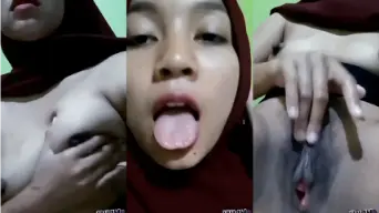 Cewek Hijab Pamer Montok, Lanjut Colmek Sambil Meraung