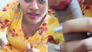 Cewek Seksi Kasih Blowjob Desi Bikin Basah Dan Bergairah
