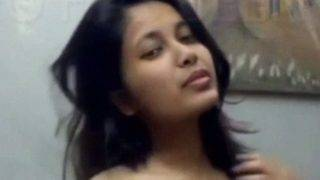 Desi Ratu Goyang Bugil, Striptis Panas Sendirian Bikin Makin Liar