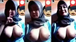 Ukhty, Goyangin Toket Gedemu Di Vcs Biar Makin Basah