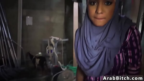 Tight Arab Pantat Mulus, Titik Jatuh Di Luar Base 23km, Siap Digoyang.