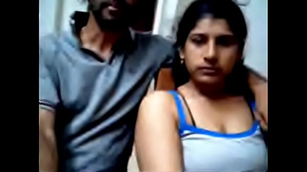 Pasutri Desi Doyan Pamer Memek Di Depan Webcam