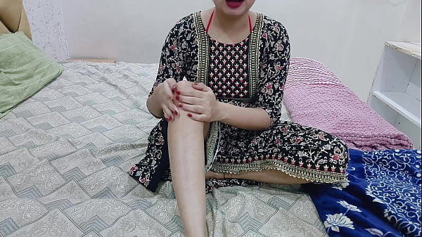 Saat Malam, Kakak Tiriku Sendirian Di Kamar, Aku Pun Masuk Dan Mulai Memijat Tubuh Dan Memekku Di Depannya.