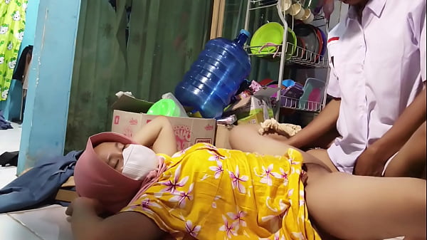 Ajak Ngentot Sama Ibu Tiri Pas Mau Berangkat Sekolah, Makin Panas Makin Nikmat