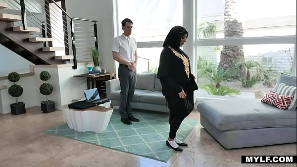 Ibu-ibu Arab Ngidam Kontol Muda, Kylie Kingston Ngacengin.