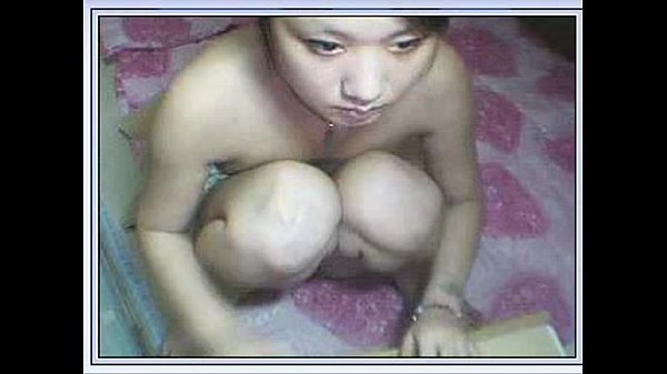 Cewek China Mungil Buka Kaki Di Depan Kamera, Bikin Ngilu