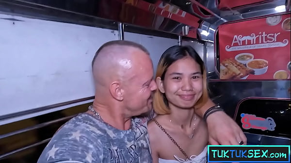 Cewek Thailand Mungil Digetarin Di Pattaya, Naik Tuk Tuk Buat Ngewe