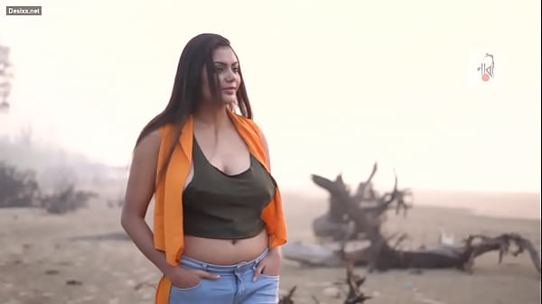 Desi Cewek Seksi Pose Panas Bikin Ngaceng