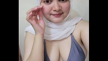 Hari-hari Pertama Nge-twirl Pake Hijab, Bikin Crot Ngebul.