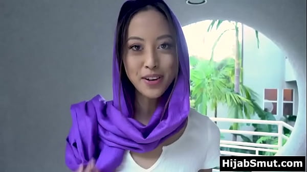 Gadis Muslimah Muda Lagi Horny, Ngebayangin Ngentot Terus Gak Bisa Berhenti