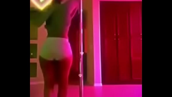 Desi Goyang Tiang, Bikin Ngilu Liarnya