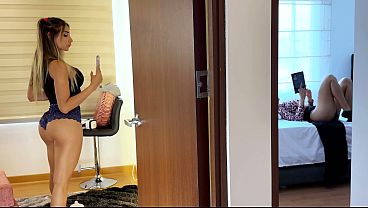 Ibu Mertua Seksi Ketagihan! Dia Colmek Sambil Dengerin Erangan Dari Kamar Sebelah.