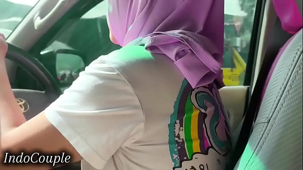 Istri Hijab Muslim Indonesia Nyetir Sambil Ngewe Pacar Di Jakarta, Video Viral Bikin Panas