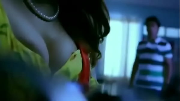 Desi Bhabhi, Bibir Basah, Desahan Panas, Malam Penuh Nafsu.