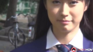 Tomomi Motozawa Pakai Seragam Sekolah, Ngewein Temen Sekelas Di Kelas.