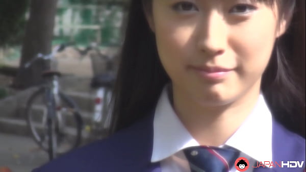 Tomomi Motozawa Pakai Seragam Sekolah, Ngewein Temen Sekelas Di Kelas.