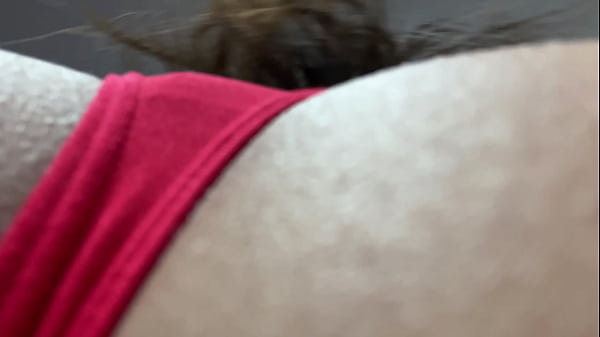 Duduk Di Muka Pemandangan Dari Bawah, Dipermalukan Oleh Tante Asia Seksi