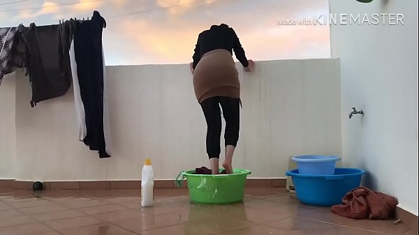 Hijab Pantat Kaki Bau