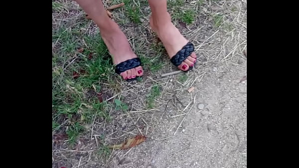 Arab Ibu-ibu Pelacur Dengan Jari Kaki Dan Sepatu Hak Tinggi Yang Bikin Ngilu