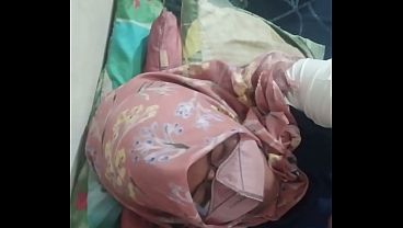 Tante Riani Nikmatin Kontol Sampe Puas, Mulutnya Basah Kuyup.