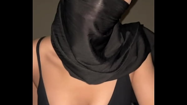 Lihat Tuh, Buah Dada Arab, Muslim, Hijab Yang Bikin Meleleh, Paling Mantap!