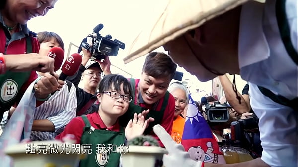 官方頻道韓國瑜《點亮微光》mv，撩撥深處慾火讓你濕透