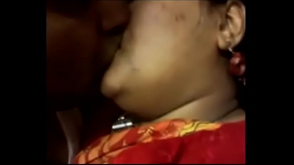 Desi Aunty, Bibirnya Basah Ngajak Perang
