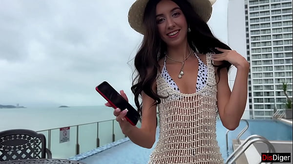 Libas Pake Kontol Putih Rusia, Blanca Spanyol Sange Berat Pas Liburan.