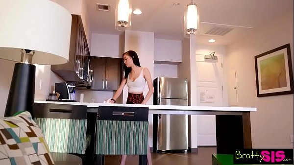 Cewek Ngeselin Tapi Minta Digituin Lagi Sama Kakak Tiri, Episode S9:e4