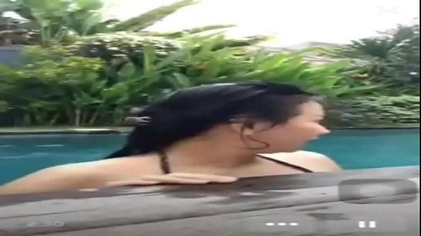 Ngentot Di Kolam Renang Pas Live