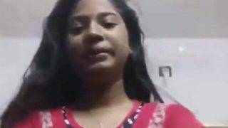 Bugil, Desi Cabut Baju Sambil Selfie Panas.
