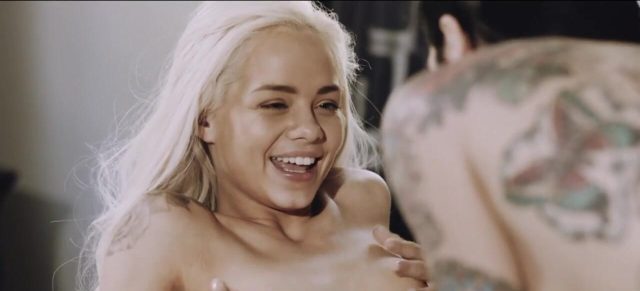 Mile High Media – Elsa Jean, Joanna Angel: Semua Siap Buat Hari Besar, Pemanasan Di Arena, Kecuali Arabelle Dan Sovereign Yang Lagi Duduk Di Kantor Suzy, Cerita Kabar Bahagia Sambil Saling Merayu. Beberapa Menit Kemudian, Ketiga Cewek Itu Masuk Ke Arena Dan Bikin Suasana Makin Panas.