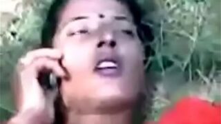 Seorang Cewek Punjabi Digebuk Di Ladang Sambil Telanjang Di Luar Ruangan