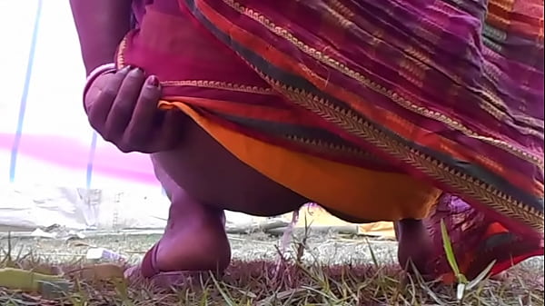Desi Becek Bulu Lebat Ngocok Di Kamar Mandi